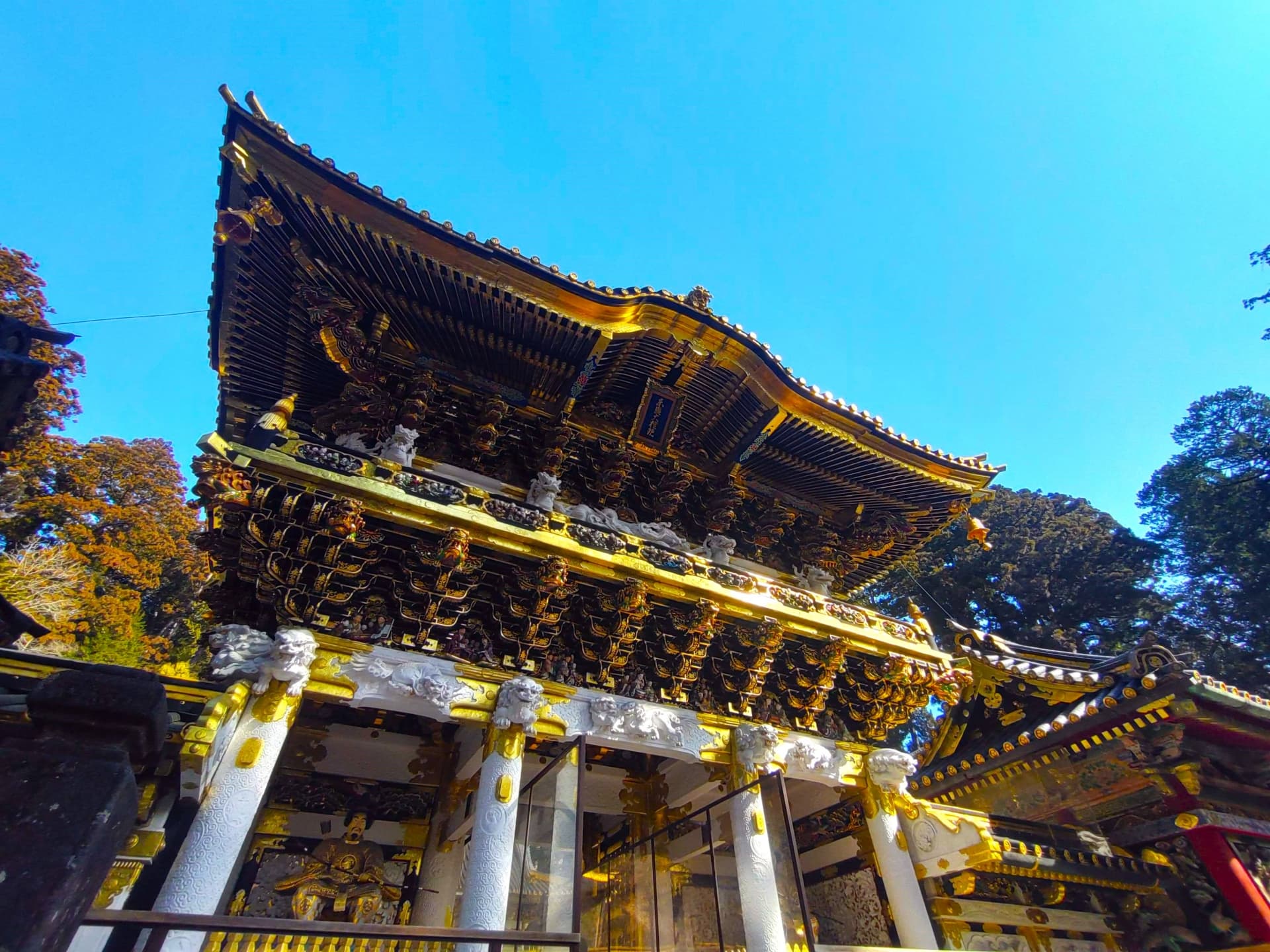 青空と日光東照宮