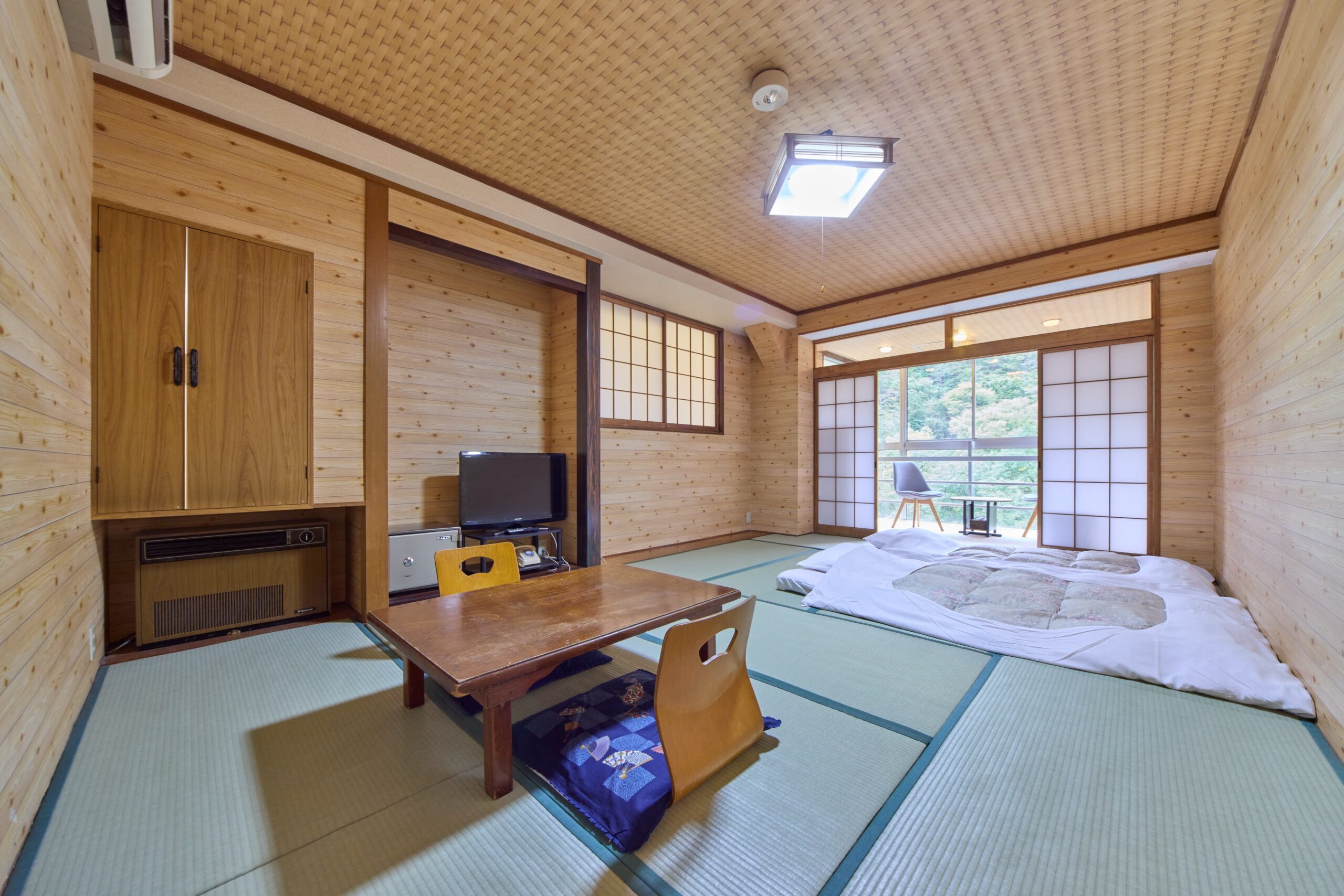 客室、布団が敷かれいてる様子