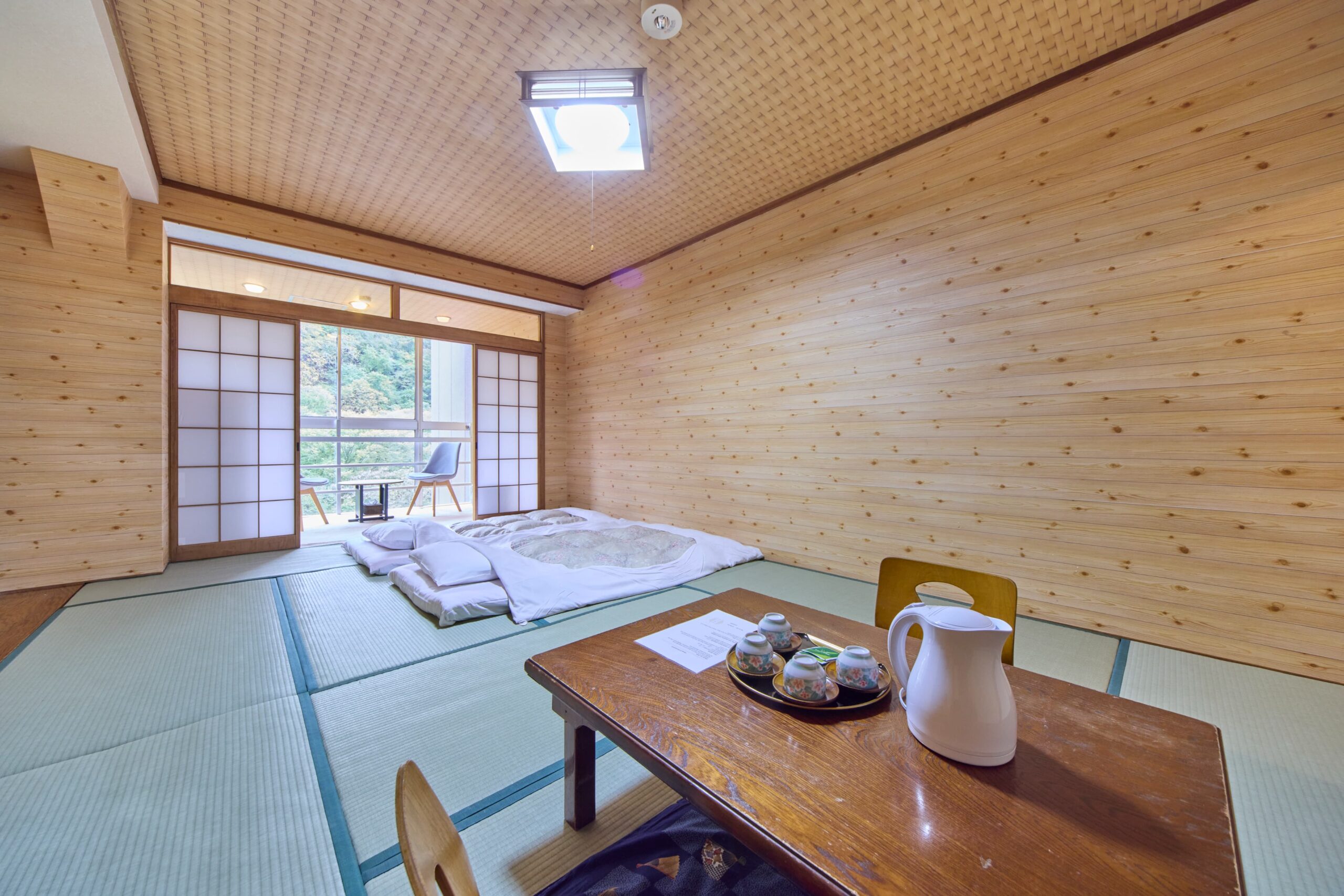 客室、布団が敷かれいてる様子