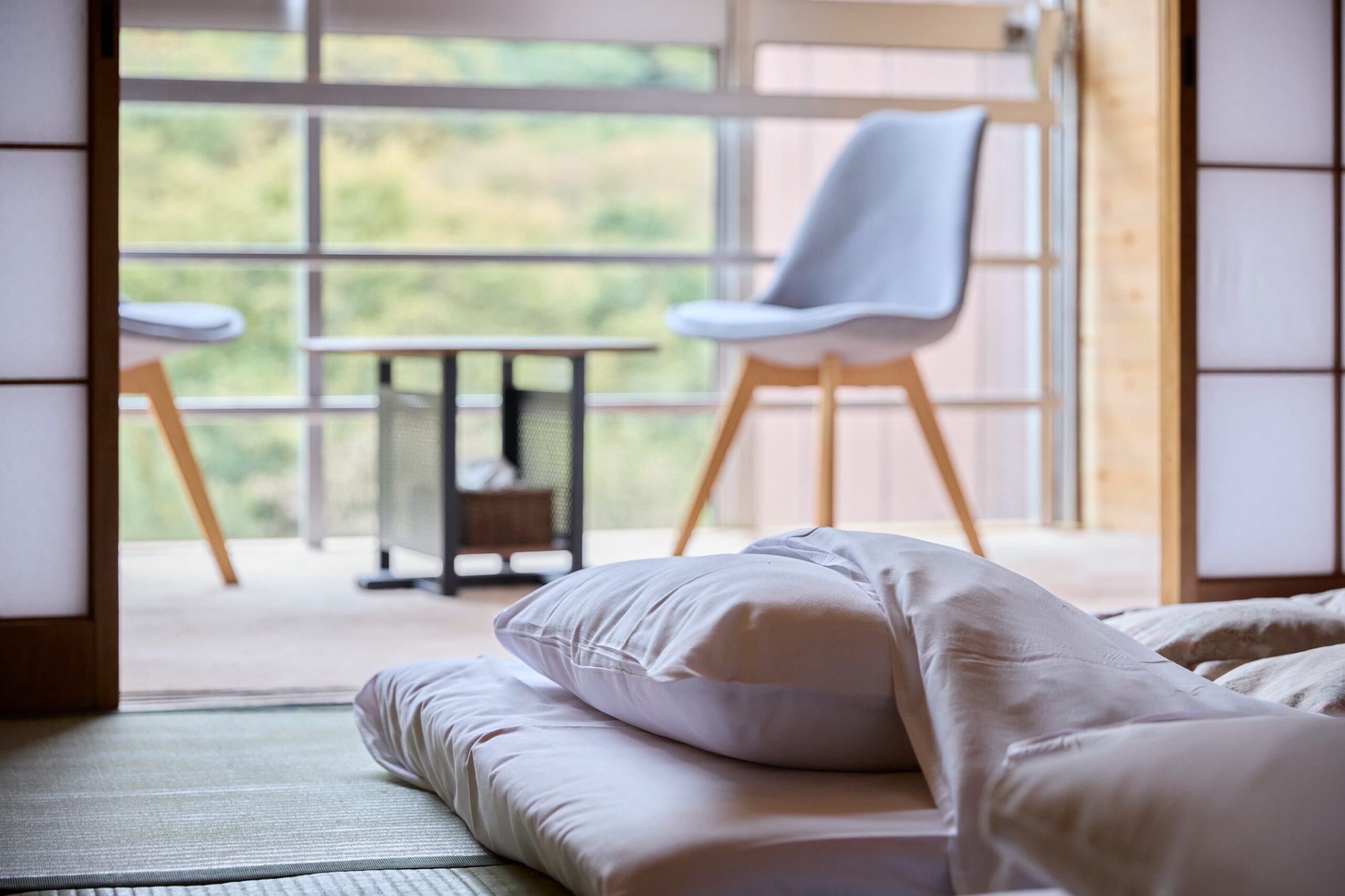 日光いろはの客室、布団が敷かれている様子